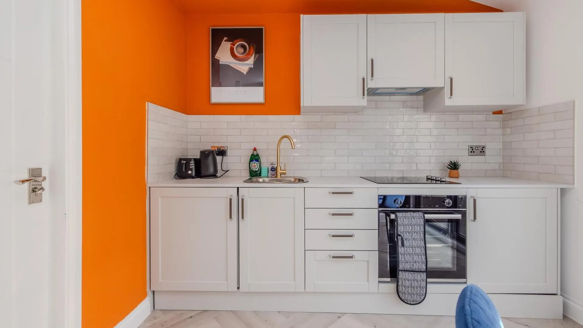1-Bedroom With Balcony L Steps From Brighton Beach 0*,  בריטניה